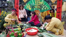 Nghi lễ dựng cây Nêu ngày Tết, gói bánh tét tại Đại Nội Huế