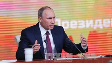 Tổng thống Vladimir Putin sẽ 'tọa sơn quan hổ đấu' cuộc vượt rào của 7 'đối thủ'