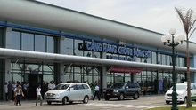 Sân bay Đồng Hới bị phạt vì đóng cửa nhà ga chơi... cầu lông