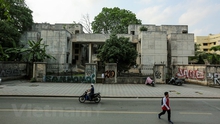 Cận cảnh 'ngôi nhà ma' bí ẩn suốt 27 năm qua trên phố Kim Mã