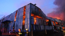 TP Hồ Chí Minh: Đang cháy lớn công ty giấy trong khu công nghiệp Vĩnh Lộc