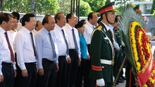 Thủ tướng Nguyễn Xuân Phúc dâng hương tại Nghĩa trang Liệt sĩ Trường Sơn, Đường 9