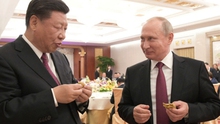 VIDEO: Tổng thống Nga Putin cán bột, trổ tài làm bánh bao