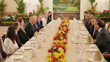 Tổng thống Donald Trump được mừng sinh nhật trong bữa trưa với Thủ tướng Singapore