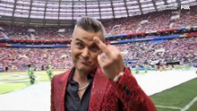 Robbie Williams giơ ngón tay thối 'chọc tức' khán giả - Kẻ lắm tài nhiều tật