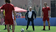 VIDEO: Tổng thống Putin thể hiện kỹ năng chơi bóng trên Quảng trường Đỏ
