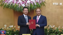 VIDEO Thủ tướng trao quyết định quyền Bộ trưởng Thông tin và Truyền thông cho ông Nguyễn Mạnh Hùng