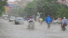 Áp thấp nhiệt đới gây mưa dông mạnh trên Bắc Biển Đông