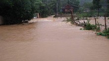 Nước lũ lên nhanh, nhiều xã ở huyện Thanh Chương, Nghệ An đang ngập nặng