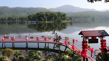 Hồ Yên Trung, Quảng Ninh hút khách trong ngày khai trương du lịch
