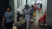 Bộ trưởng Y tế thăm bệnh nhi bị ảnh hưởng do vụ cháy gần Bệnh viện Nhi Trung ương