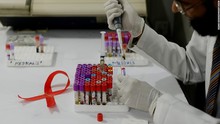 Israel xây dựng nhà máy công nghệ sinh học đầu tiên sản xuất thuốc mới điều trị AIDS