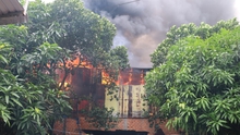 Hỏa hoạn thiêu rụi 2 căn nhà, hàng chục hộ dân xung quanh phải di tản