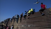 Tổng thống Mỹ sẽ 'qua mặt' quốc hội, Đảng dân chủ để xây bức tường biên giới?