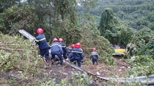 Xe khách rơi xuống vực ở đèo Hải Vân, 21 người bị thương