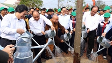 Thủ tướng Nguyễn Xuân Phúc phát động 'Tết trồng cây đời đời nhớ ơn Bác Hồ' tại Đông Anh, Hà Nội