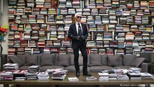 Karl Lagerfeld - cuộc đời kỳ lạ của một 'huyền thoại'