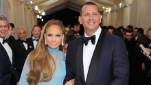 Jennifer Lopez đính hôn lần 4, bà nội trợ kiểu Mỹ chạy tiền cho con vào Đại học...