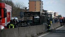 Một xe buýt chở đầy học sinh bị bắt cóc ở miền Bắc Italy