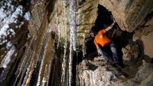 Israel phát hiện hang động muối dài nhất thế giới