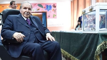 Tổng thống Algeria đệ đơn từ chức