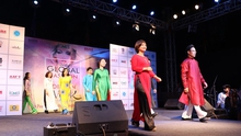 Trình diễn Áo dài Việt Nam tại Tuần lễ thời trang toàn cầu ở Ấn Độ