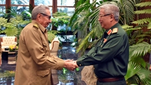 Đại tướng Raúl Castro tiếp Thượng tướng Nguyễn Chí Vịnh
