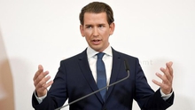 Thủ tướng trẻ tuổi đẹp trai của Áo Sebastian Kurz buộc phải từ chức