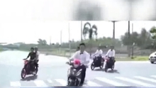VIDEO: Xe máy bốc đầu khi đi đón dâu, thanh niên nhận hậu quả đáng tiếc