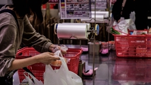 Nhật Bản sẽ cấm siêu thị, cửa hàng cấp túi ni lông miễn phí cho người mua hàng