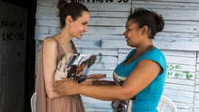 Angelina Jolie khuyến khích phụ nữ 'hãy là chính mình'