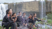 Hoa hậu H’Hen Niê cover 'Vũ điệu rửa tay' cùng hội chị em gái dân tộc Êđê