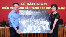 TTXVN bàn giao hiện vật tặng Bảo tàng Báo chí Việt Nam