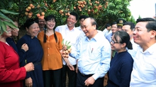 Thủ tướng Nguyễn Xuân Phúc thăm 'Vườn quả Bác Hồ' ở Bắc Giang
