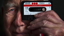 Vĩnh biệt 'cha đẻ' của băng cassette Lou Ottens