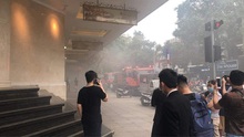 Hà Nội: Ô tô đột ngột bốc cháy dưới tầng hầm Tràng Tiền Plaza