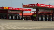 Công an tiếp tục phong tỏa một cửa hàng xăng dầu trên quốc lộ 14 tại Bình Phước
