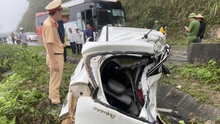 Hòa Bình: Tai nạn giữa xe khách và xe con, hai người tử vong