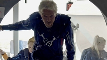 Tàu chở tỷ phú Anh Richard Branson bay vào vũ trụ