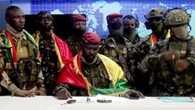 Lực lượng đảo chính bắt giữ tổng thống Guinea, giải tán chính phủ