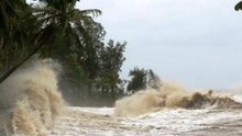 Áp thấp nhiệt đới ngay trên bờ biển tỉnh Khánh Hòa
