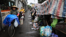 Bãi rác Nam Sơn ngừng tiếp nhận, rác thải ứ đọng nhiều đường phố Hà Nội