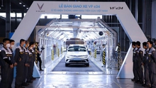 VinFast xuất xưởng và bàn giao lô xe ô tô điện VF e34 đầu tiên