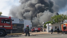 TP.HCM: Cháy lớn thiêu rụi hơn 2.700 m2 nhà xưởng
