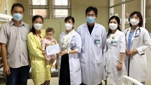Bé gái gần 8 tháng tuổi bị tiêm nhầm vaccine phòng Covid-19 đã xuất viện