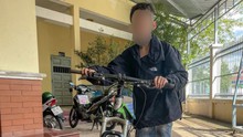 Bàn giao bé trai đạp xe 200km từ TP HCM xuống Cần Thơ 'thăm bạn gái'
