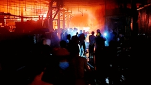 Bình Dương: Khống chế đám cháy lớn tại kho xưởng trong khu đông dân cư