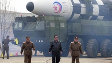 Bán đảo Triều Tiên nóng rực vì các vụ phóng tên lửa