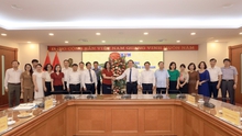 Trưởng Ban Tuyên giáo Trung ương Nguyễn Trọng Nghĩa đến thăm, chúc mừng TTXVN nhân ngày Báo chí cách mạng Việt Nam