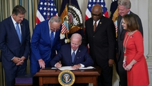 Tổng thống Mỹ ký ban hành luật chống biến đổi khí hậu 370 tỷ USD